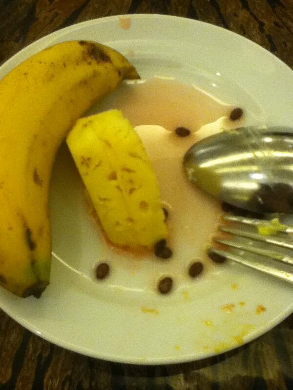 joannecrystal's tweet photo. Breakfast alone. http://t.co/gsgNhhYt8Z