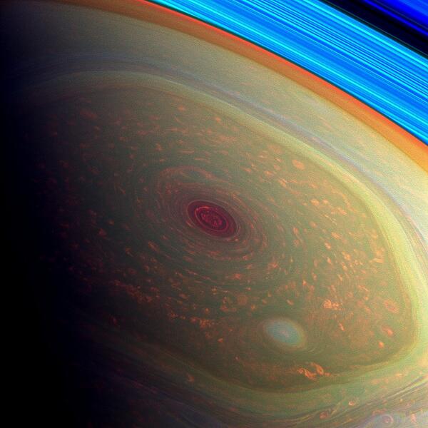 CordeiroRick's tweet photo. "@EpicCosmos NASA's @CassiniSaturn highlights the storms #Saturn's north pole. #RealCosmos http://t.co/kML0rhX41t http://t.co/y7eery1Vz6"
