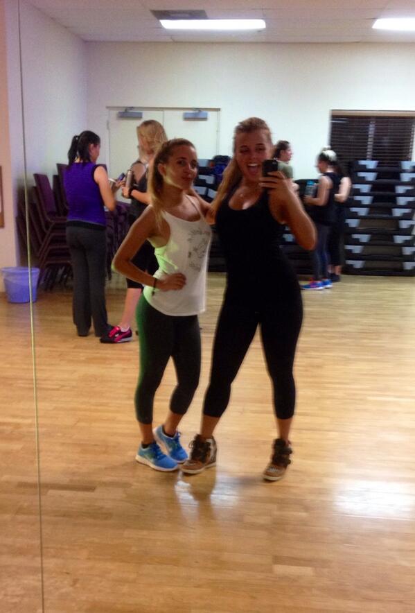 mayelalanda's tweet photo. Amazing class last week with @carolinaadiez 😘 #vixenarmy #latepost #twerk #sneakerwedges @gabrielalandaaa http://t.co/pViW9IAmSY