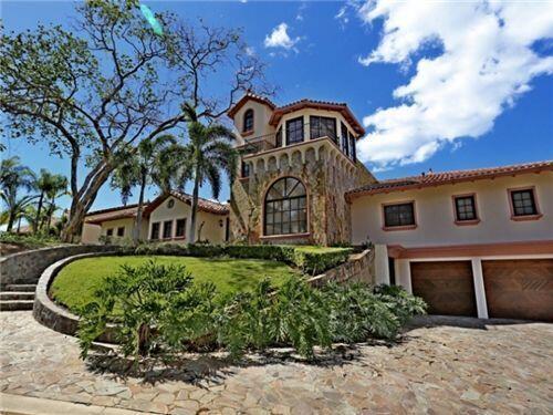 GoLocallyGlobal's tweet photo. A bit of Tuscany from Playa del Coco in Costa Rica. Perhaps, this is the best of all worlds. http://t.co/ootc5G0SlZ http://t.co/jNrUmiUUJl