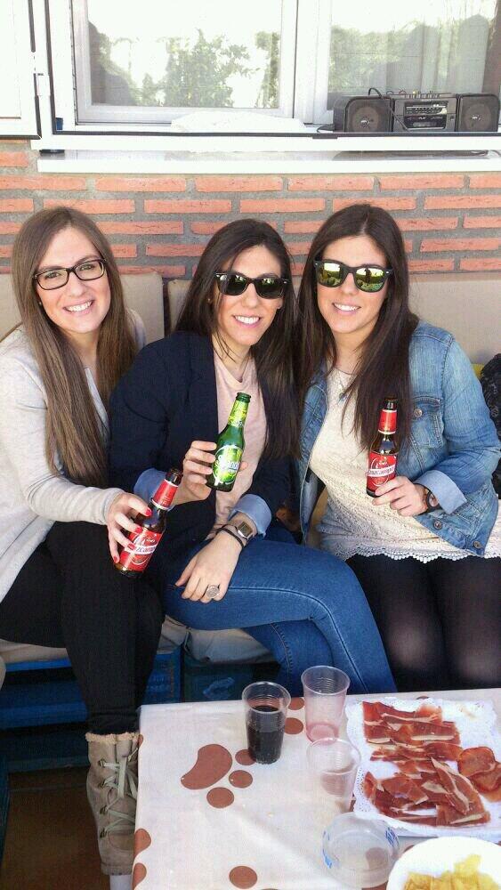 cordobita71's tweet photo. ---
---
Enviado por WhatsApp Con estas modelos seguro que subimos el consumo de @cruzcampo @Grego_FM,@angelafm92 http://t.co/rhaz9KKwwN