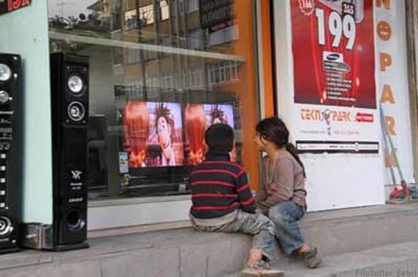 HergunYeniBilg's tweet photo. “Türkiye'de çocuk olmak http://t.co/d4mPtqnjPW