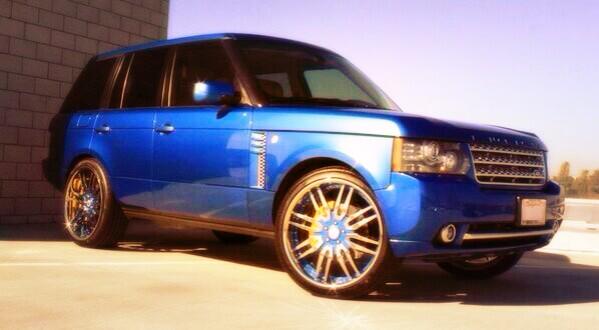 carsandbeyond's tweet photo. Blue Range Rover http://t.co/hzWGeq2XbX