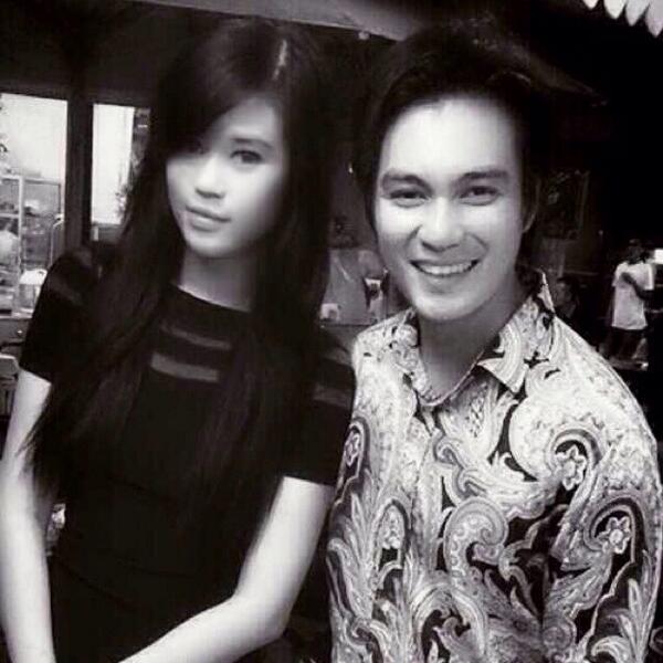 TheAdelNetwork's tweet photo. Kak Adel kan suka filter black and white, we edited this photo for you. Love you both. @ADELsqualzie @baimwing ;) http://t.co/XPij7E7te7