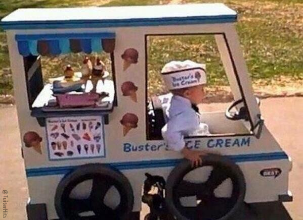 TuiterHits's tweet photo. El padre de este chico, le hizo este disfraz de Halloween alrededor de su silla de ruedas. GRANDE. http://t.co/eIxDvLIaVW