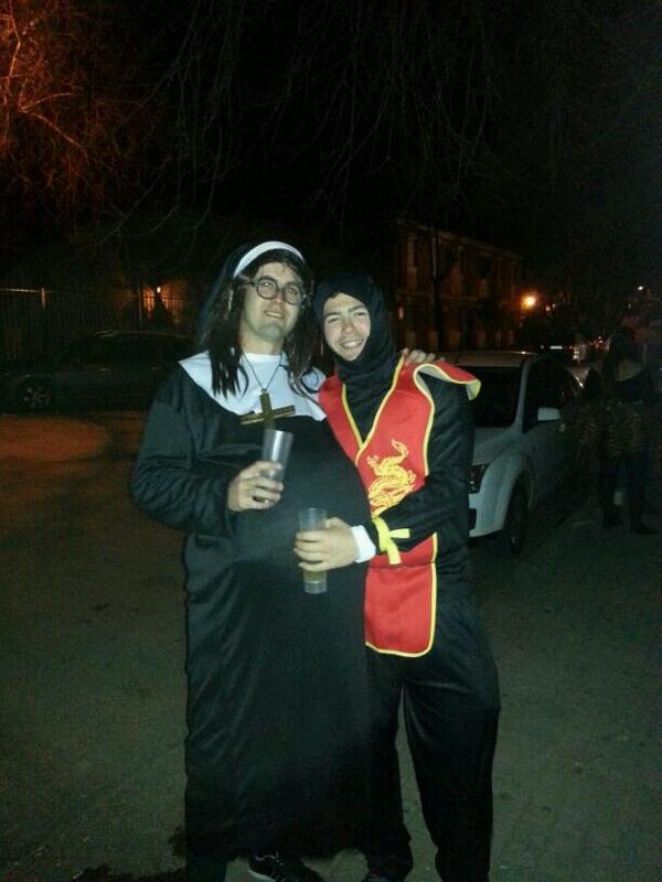 alberto26694's tweet photo. Valla fotito de ayer con la monja preña jajajajaja q esta mas locaaa!!! @Ismaelkuis http://t.co/NohHsAXel1