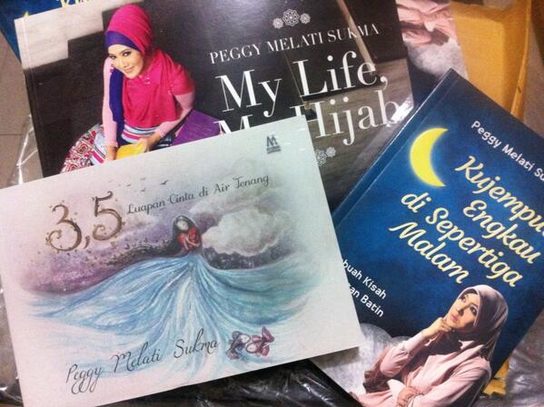 Dapet Bingkisan dari ka @peggymelatis , makasi byk.. Pas Untuk Pecinta Bacaan Kolbu.. Ayo ke Gramedia terdekat.. !!!