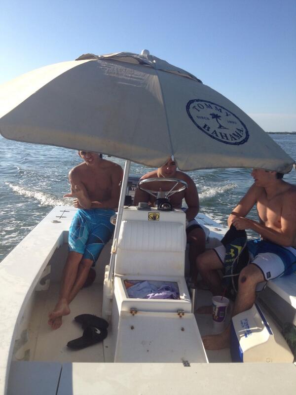 kuklakellychris's tweet photo. Just drive on my ghetto sailboat #WeLeanin http://t.co/r4wYhly9yF
