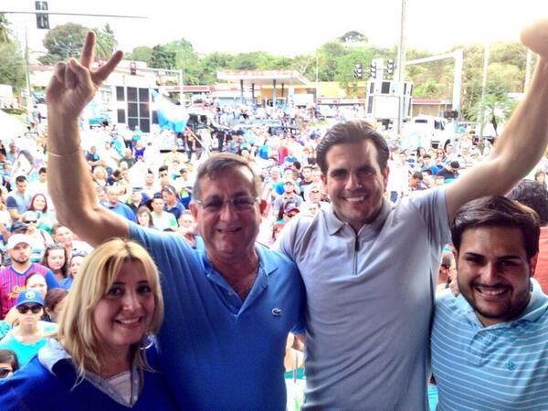 FuerzaDPueblo's tweet photo. Robert Pagan, alcalde de Lares,acaba de endosar candidatura de .@ricardorossello! Se une a la #FuerzaDelPueblo http://t.co/u1l1p82vxM