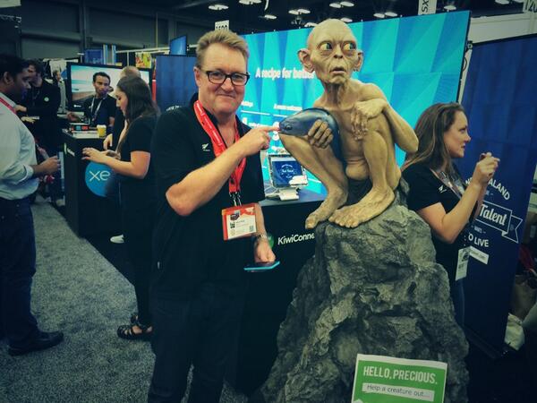 Jonny and #gollumatsxsw get acquainted. #SXSW <a href="/wylzee/">Jonny Wyles</a>