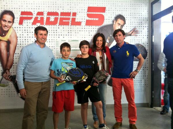 PADELaKademia's tweet photo. Juan Serrano @PADELaKademia / Carlos Aranda de LA ESCUELA DEL SOL subcampeones alevines del PROVINCIAL @faponline http://t.co/2hWSkWxVRA