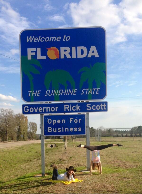 AubreyWollett's tweet image. Greatest state line pic ever? Yes. @colbydeemusic #SpringBreakTour #doubletrouble #welcomehome #florida #sunshine ☀️👯