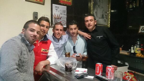 Me voi a dormir dmdole las buenas noches a esta jente. <a href="/JoakinFernandz/">Joaquín Fernández</a> <a href="/cepas5/">Jose Antonio Cepas</a> #pichu y #cholitas