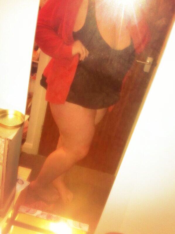 CurvyMissB's tweet photo. Evening Twitter xxxx #bbw #thick #thighs #chunky #biggirl http://t.co/V6FADzGQEv