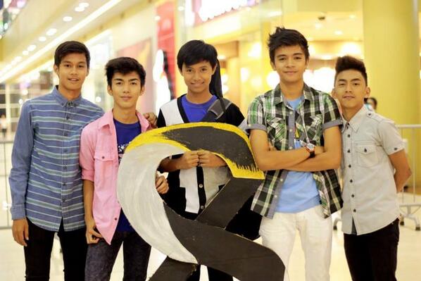 imblarrosa's tweet photo. The Five-Studiotrix version. :)) \m/ #STEP @Kulanteng @ralphcytambai @StudiotrixEvent http://t.co/erepftDHXC