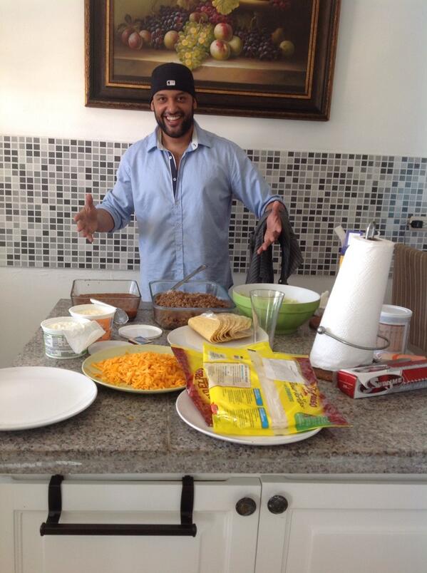 ElCataRatata's tweet photo. Después de un maravilloso fin de semana así termina mi Domingo #tacadas, #cheffcata #music (mañana a trabajar duro) http://t.co/sOMaL3NdVD