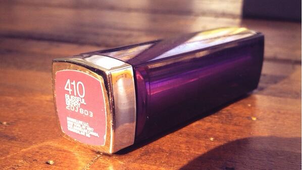 MacielStyle's tweet image. Can't leave the house without my lipstick.💄#girlessentials