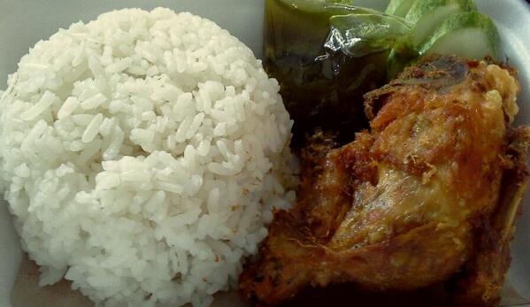 urbancikarang's tweet photo. 12.45 Selamat makan siang temans Ayam Goreng Sambal Ijo Cikarang. #FirefoxBatik #BanggaPakaiFirefox @ID_Mozilla http://t.co/VjbMPzvKks
