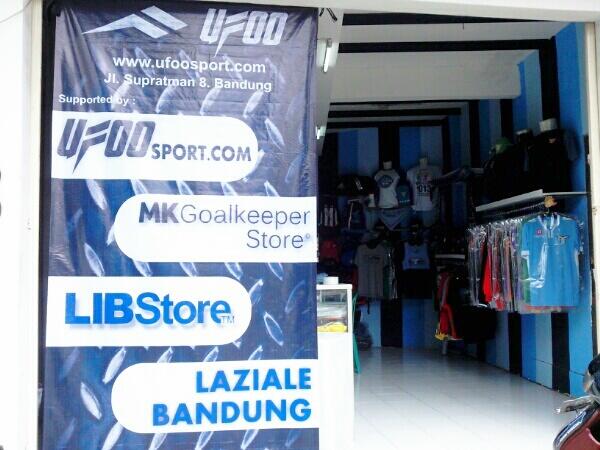 LIB_Store's tweet photo. silahkan berkunjung. jl supratman no 8. bandung.  via #Camera360# http://t.co/QCuRsSYBF0