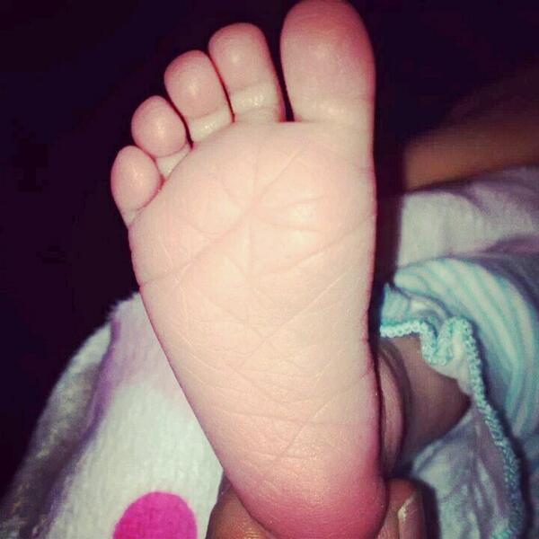 MarieDestiny17's tweet photo. SERENITYS foot http://t.co/JsWx9gzlX3