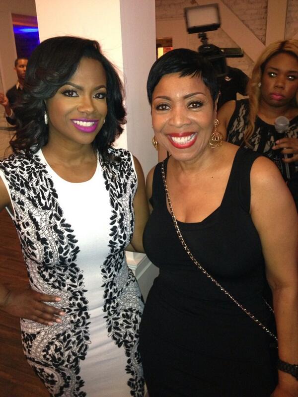 mygirlshirley's tweet photo. Ran into @Kandi! #HeelsOfGreatness @MonyettaShaw β€οΈπ http://t.co/CTPbEokCX3