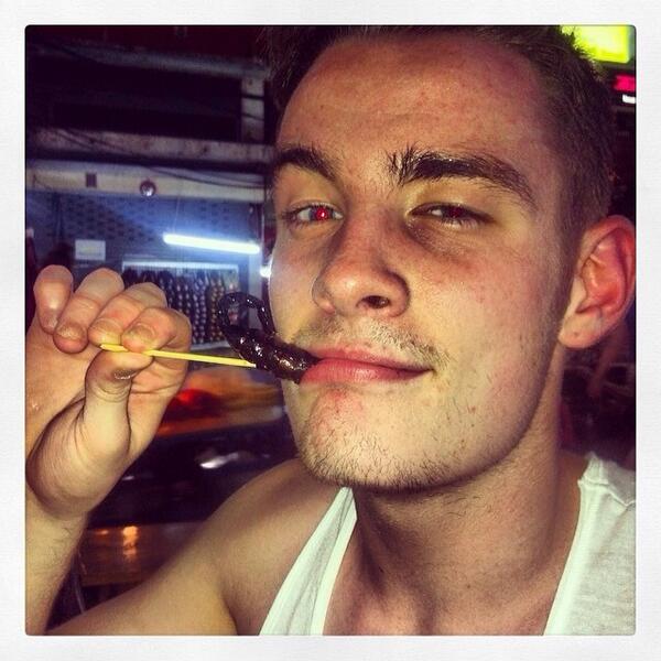 DeanTucker95's tweet photo. I am the scorpion king. #bangkok #scorpionking #eatthatmotherfucker http://t.co/ltYPSWuyib