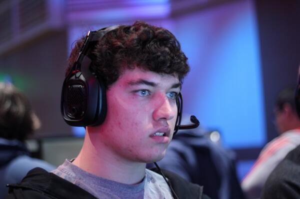 xRingleadeR's tweet image. Help!!!