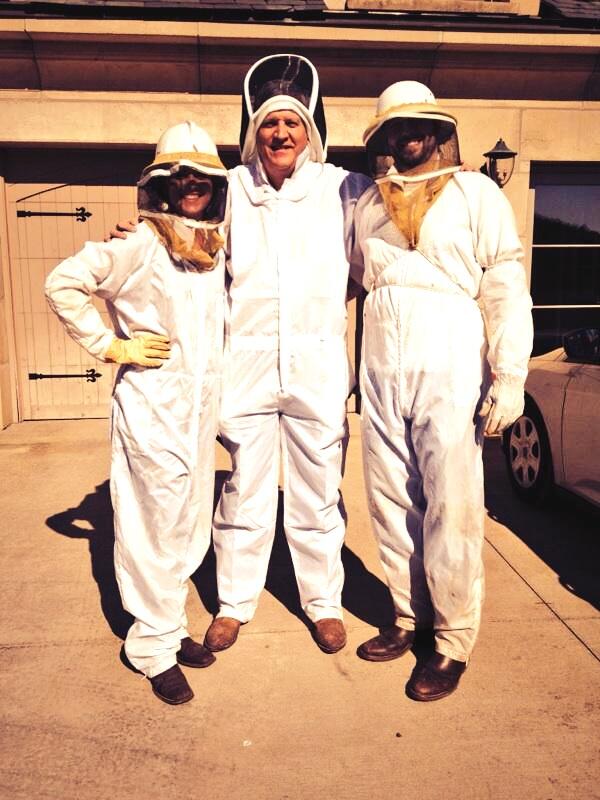 bonniebholman's tweet image. #beginnerbeekeeper extraordinaire! @thedaylilykid #twohivescomingsoontoafarmnearyou ;)