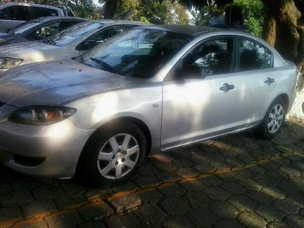 Shoveone's tweet photo. @ventascambsv 
Vendo mazda 3 2007 vidrios manuales, bolsas buenas http://t.co/6cGX1hohzT