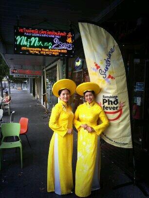 SunPhoFever's tweet photo. Yen and Elizabeth from 2 Sisters welcome you to Sunshine Pho Fever Tonight! #sunphofever http://t.co/bqvVx1qC2a