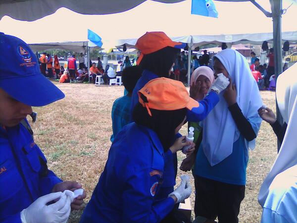 korsispauthm's tweet photo. standby medik, MSSD di Stadium UTHM @ghazali112 @JPAMtwiter @JPAMJohor http://t.co/RlgXz0U5yM