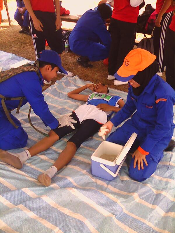 korsispauthm's tweet photo. standby medik, MSSD di Stadium UTHM @ghazali112 @JPAMtwiter @JPAMJohor http://t.co/QtrqOBz96v