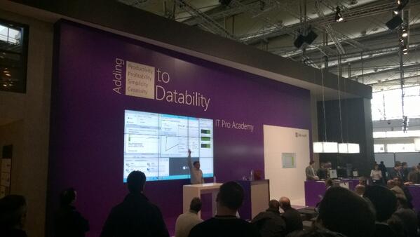 JSchnuer's tweet image. @hypervserver  Carsten bei der Arbeit... #microsoftadding