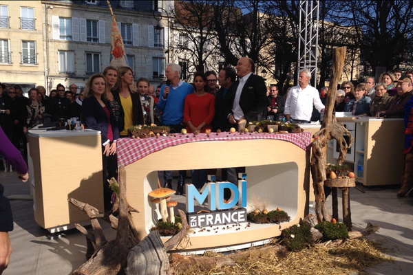 @MidienFrance <a href="/ville_compiegne/">compiegne</a> c'est parti ! <a href="/aliciafall/">Alicia Fall</a> <a href="/nathsimofficiel/">Nathalie Simon</a> <a href="/HeleneGateauOff/">Hélène Gateau</a> <a href="/VincentFerniot/">Vincent FERNIOT</a>