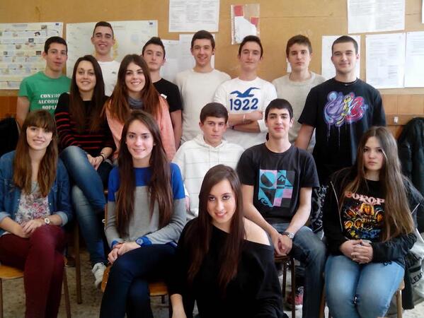 SalesianosMZN's tweet photo. Alumnos de BH1-Economía participamos en el concurso #EUROSCOLA . El tema de este año: el papel del Parlamento Europeo http://t.co/qf5xAdc9cI