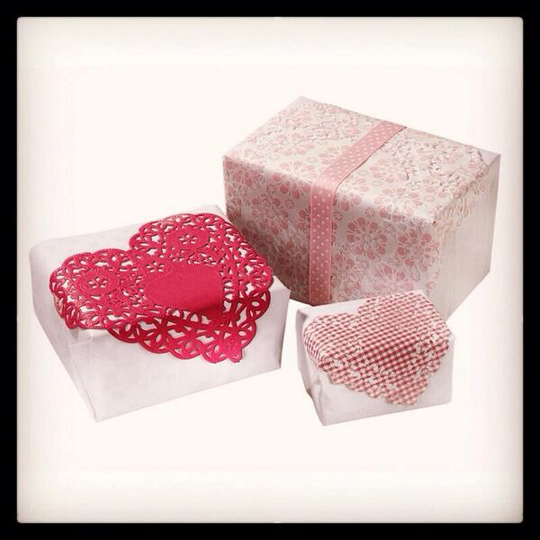 Styled_Pretty's tweet image. #prettyinpink #doilies #style #events #party #pink