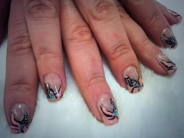 MentaleSpa's tweet photo. Καλημέρα...Καλή βδομάδα... #MentaleSpa #nails #cyprus http://t.co/1Oj5ov6czY