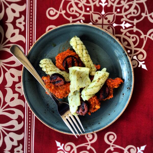 PiterPunk's tweet photo. Calamares, chorizo braseado en vino tinto y salsa romesco. @CasitaMiro http://t.co/Xg9JeWpA7M