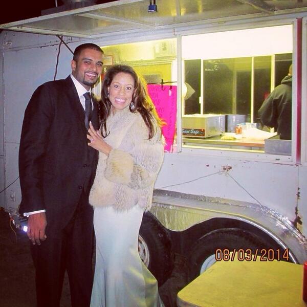 AliciaBarnesTV's tweet photo. This is LOVE..when your man finds an authentic Mexican #FOODTRUCK on the side of the road after a gala! #BeyondDelish http://t.co/TxBUiDZp6g