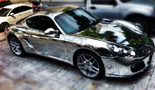 PaulWu604's tweet photo. #Porsche #bangkok There's at least guy in BKK loving life! http://t.co/lTV7giPHRu
