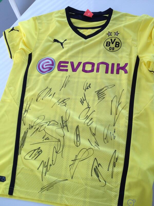 schwarzgelb89's tweet photo. Gerade von meinem Chef zum Wochenstart geschenkt bekommen - ich bin am Ende 😂 #BVB http://t.co/zFuHIAs49P