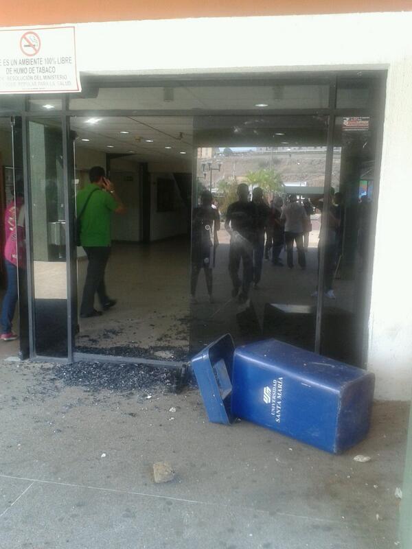 enrescategremio's tweet photo. ASÍ DESTRUYERON LAS INSTALACIONES DE LA USM #Anzoategui http://t.co/MeucW61UnG"