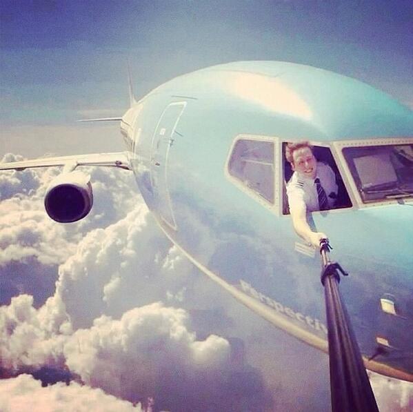 lilduval's tweet photo. Now this is a dope selfie. He probably got fired tho http://t.co/eKh58E7aM0