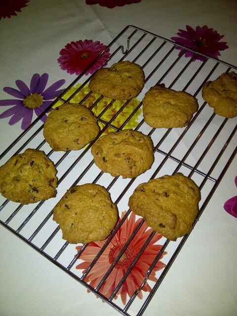 BrowningYork's tweet photo. Choc chip cookies for tomorrow's #coworking @ReadingBC @AIMtoSucceed @trbctweets Yum! http://t.co/jP0lHbYhJv