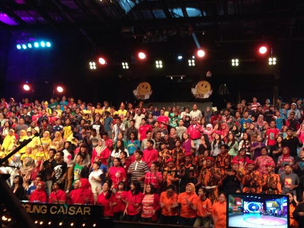 Waaah!salut sama penonton hari ini yang semangat bgt!! Keepsmilee:DDD