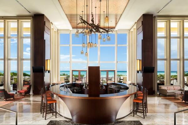 RitzCarlton's tweet photo. A grand entrance @RitzCarlton #Aruba boasting immediate ocean views. Enjoy a refreshing drink upon arrival http://t.co/skU58kZoNK