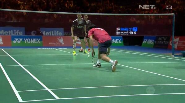 netmedia_info's tweet photo. Wah sampai jatuh bangun pasangan Jepang dibuat Hendra/Ahsan. seru ya?
#NETAllEngland2014 http://t.co/Awy1nP0LUw