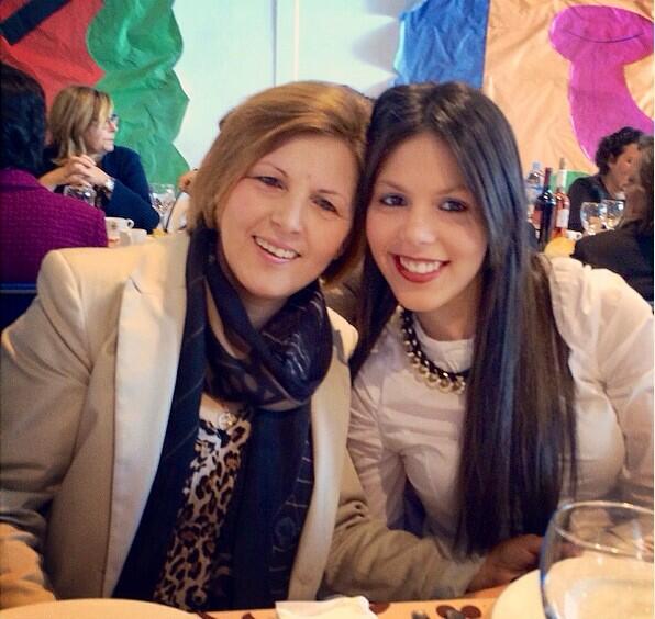 BeatrizBarneto's tweet photo. 6 letras, 1 perfección = MI MAMA 👭 http://t.co/LfawVfzamS