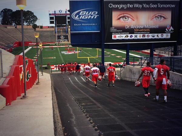 FresnoStateFB's tweet photo. #RiseAndGrind Spring Football is here! #GoDogs http://t.co/Ap7o4I4CrM