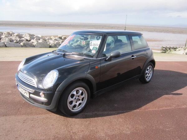 BayViewCars's tweet image. 2003 #MiniHatchBack PERFECT for summer taking trips to the beach! £3,695!